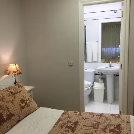 阿拉里克餐厅旅馆 *