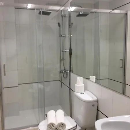 阿拉里克餐厅旅馆 *