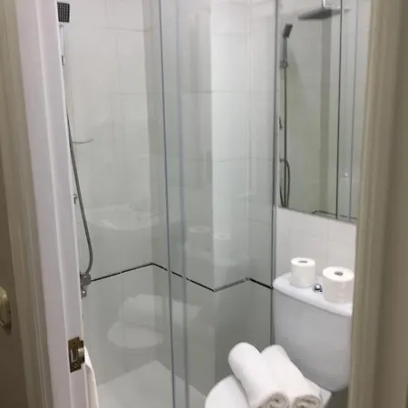 阿拉里克餐厅旅馆 *